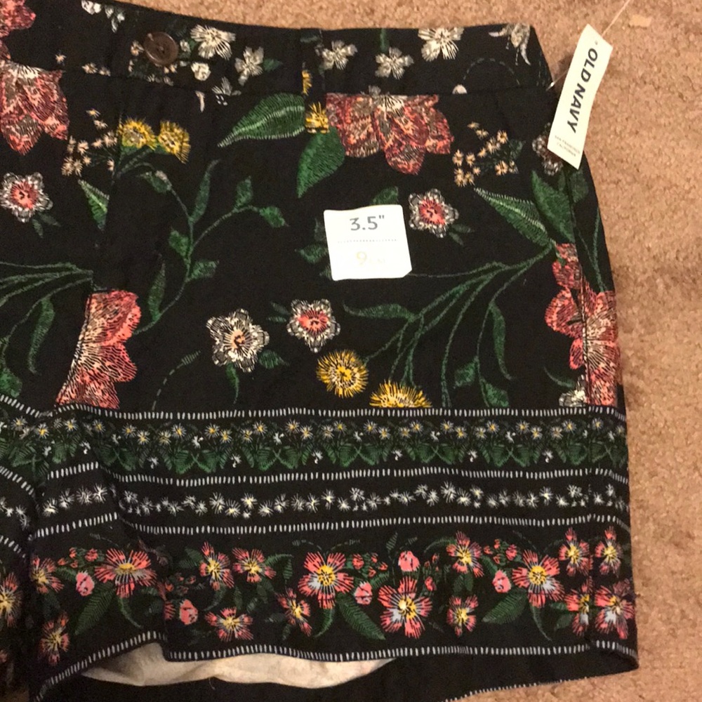 Shorts - Picture 2 of 3